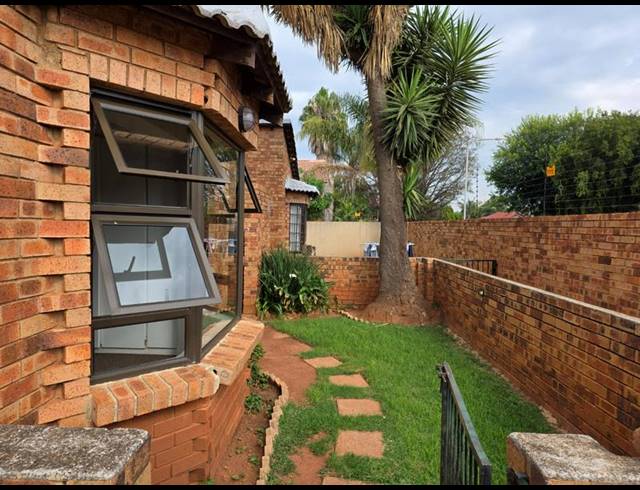 3 BEDROOM TOWNHOUSE FOR SALE IN NOORDHEUWEL